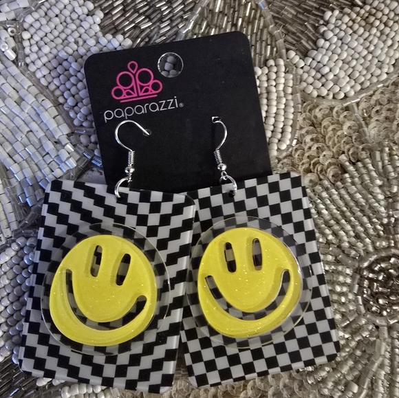 Earrings and hair chopsticks - Picture 2 of 3